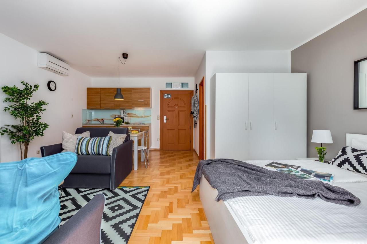 Main Street Apartments 2 リエカ エクステリア 写真