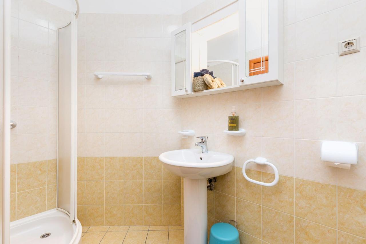 Main Street Apartments 2 リエカ エクステリア 写真