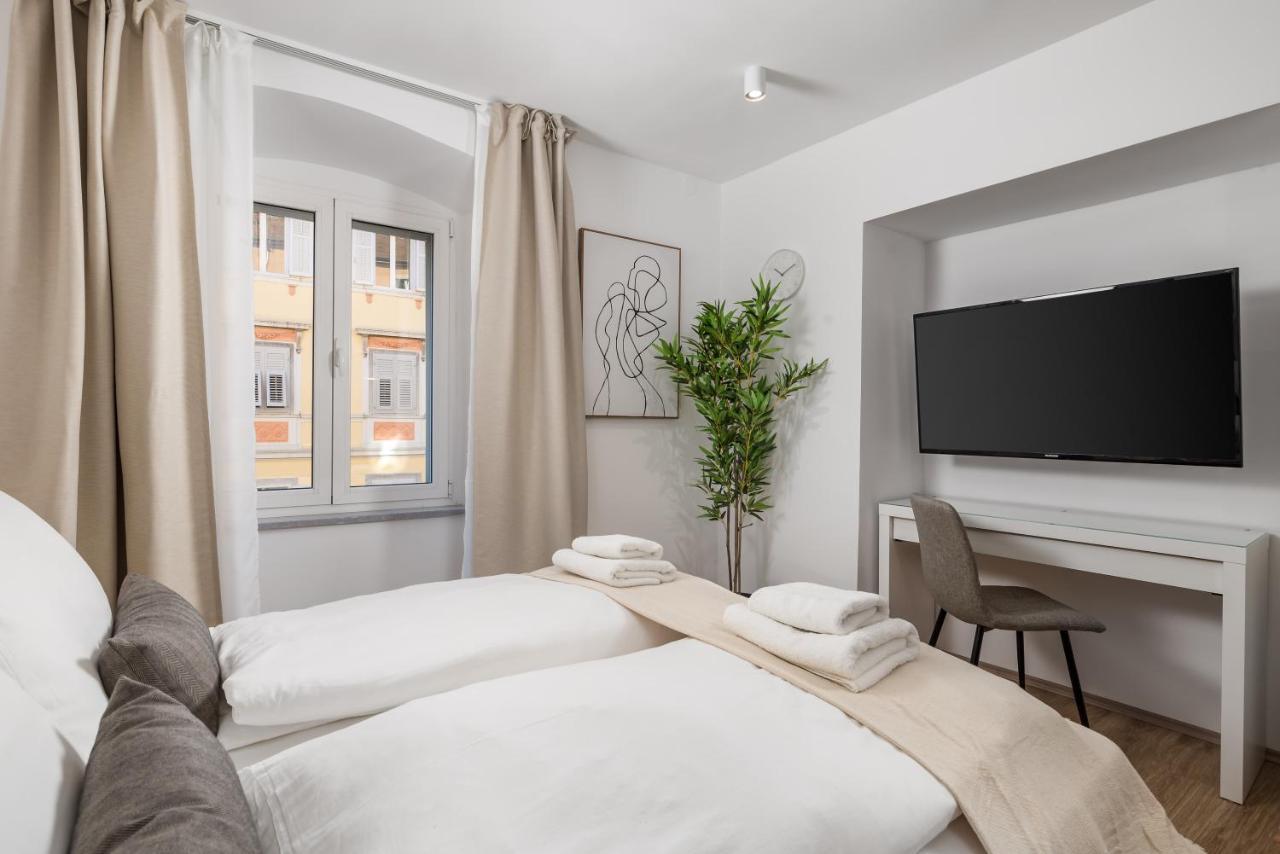 Main Street Apartments 2 リエカ エクステリア 写真