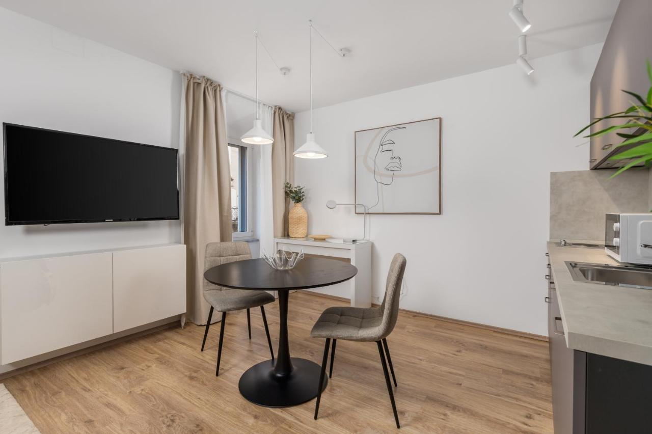 Main Street Apartments 2 リエカ エクステリア 写真