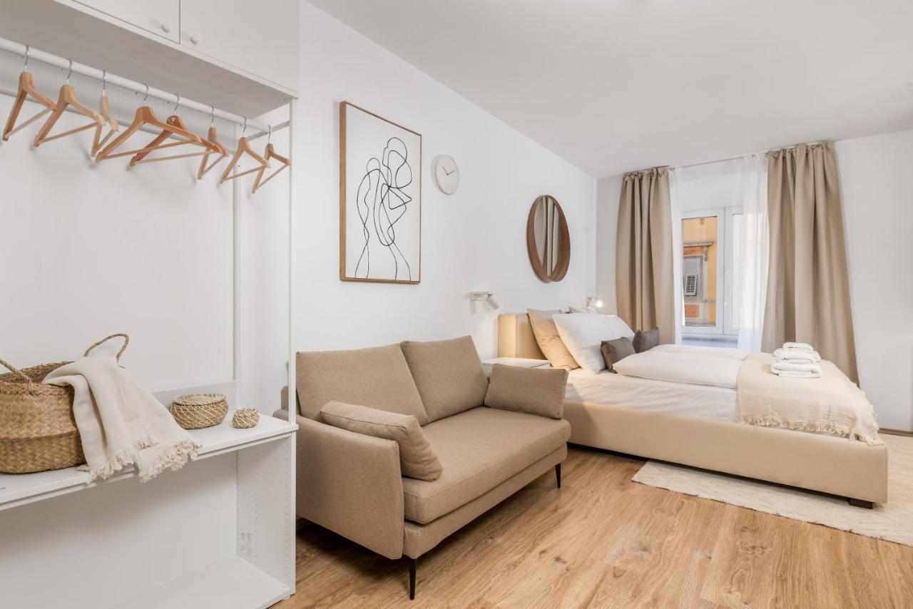 Main Street Apartments 2 リエカ エクステリア 写真